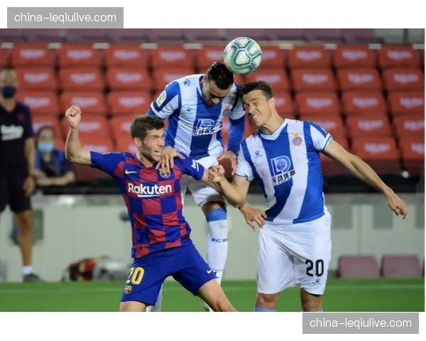 主教练斯卡洛尼的战术体系在4-3-3和4-2-3-1之间灵活切换，其核心战术思想是利用快速的攻防转换寻找对手的破绽。